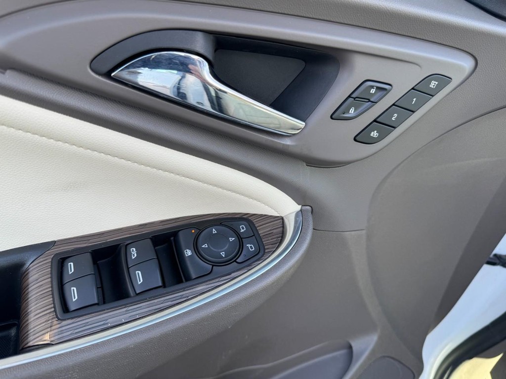 Chevrolet Malibu Vehicle Full-screen Gallery Image 15