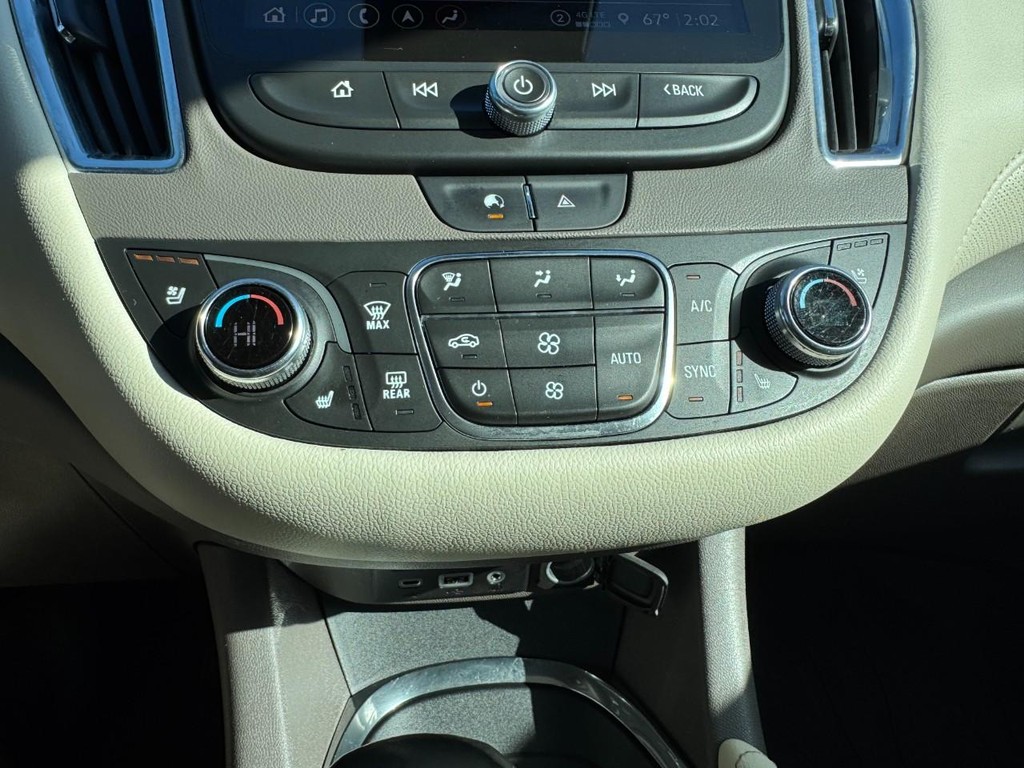 Chevrolet Malibu Vehicle Full-screen Gallery Image 18