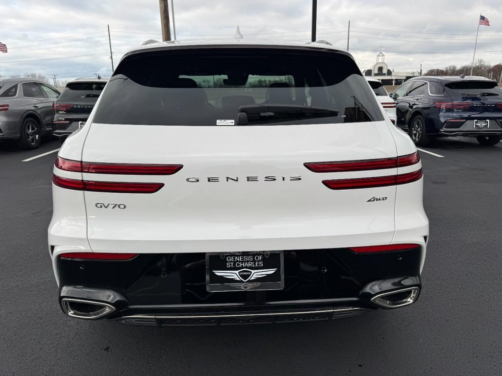 Genesis GV70 Vehicle Full-screen Gallery Image 04