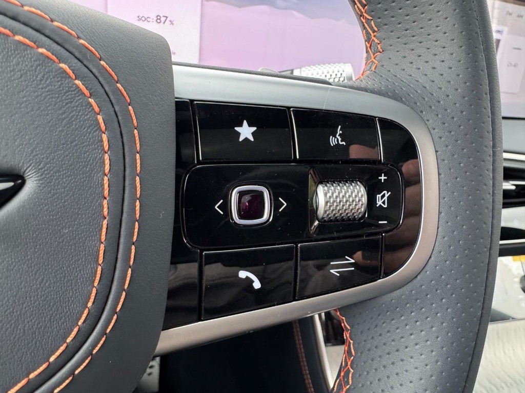 Genesis GV70 Vehicle Full-screen Gallery Image 14