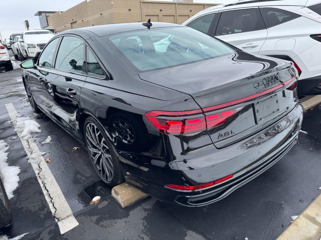 Audi A8 Vehicle Full-screen Gallery Image 04