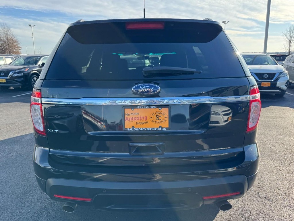 Ford Explorer Vehicle Full-screen Gallery Image 04