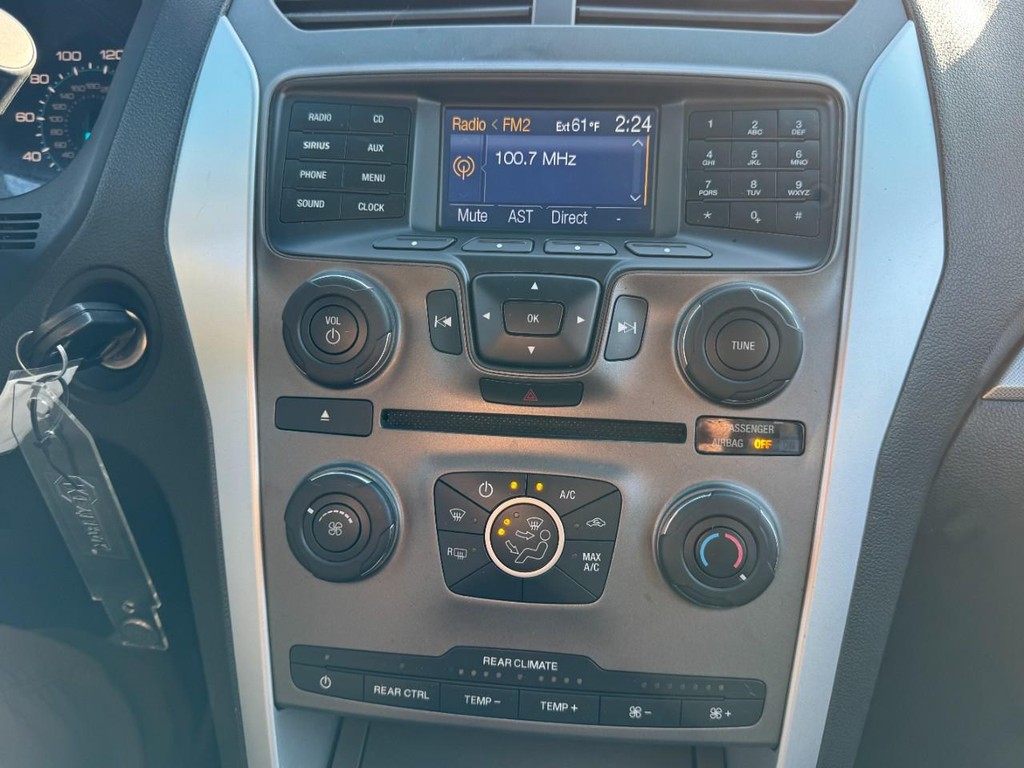 Ford Explorer Vehicle Full-screen Gallery Image 19