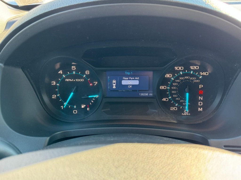 Ford Explorer Vehicle Full-screen Gallery Image 21