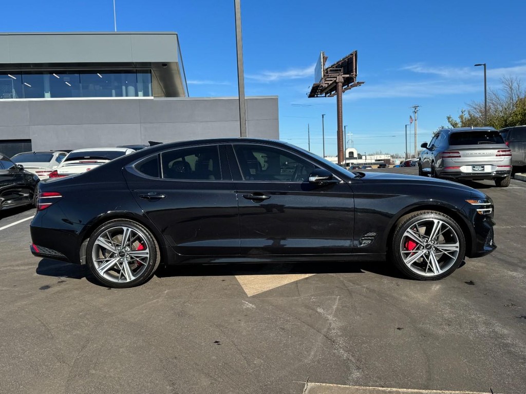 Genesis G70 Vehicle Full-screen Gallery Image 02