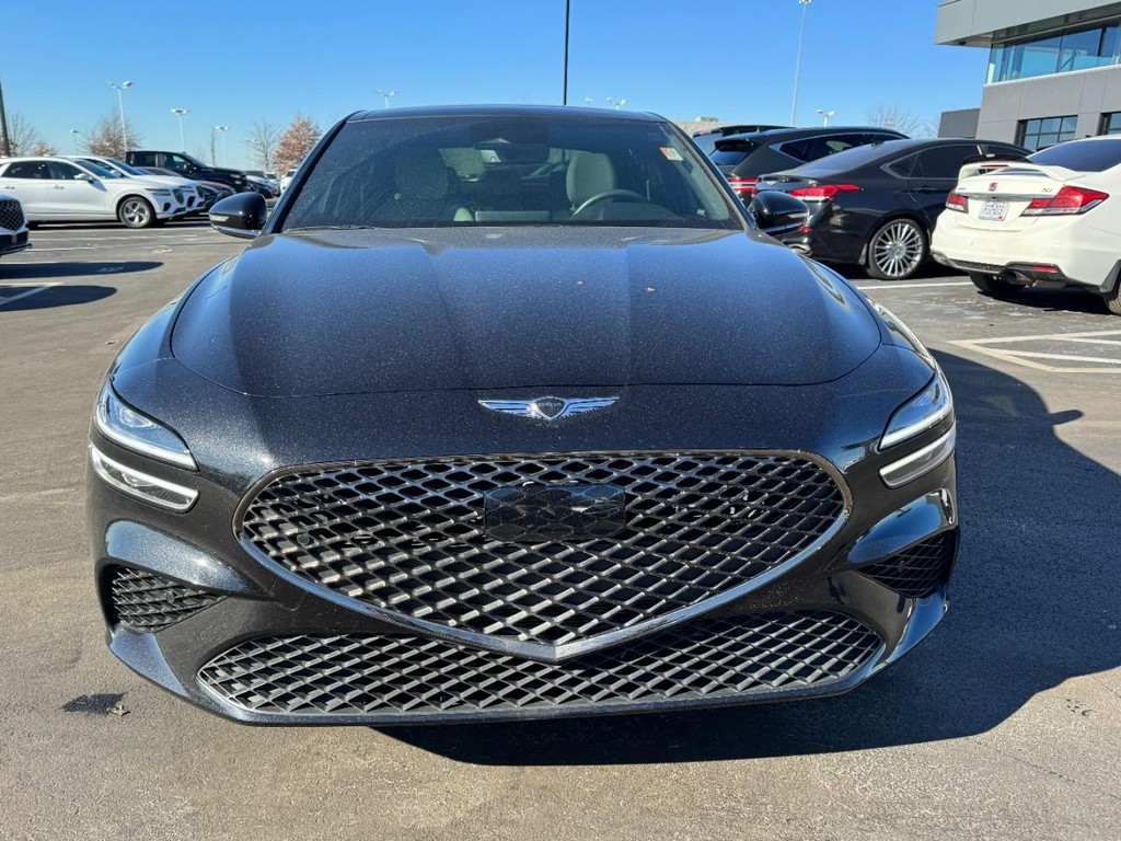 Genesis G70 Vehicle Full-screen Gallery Image 09