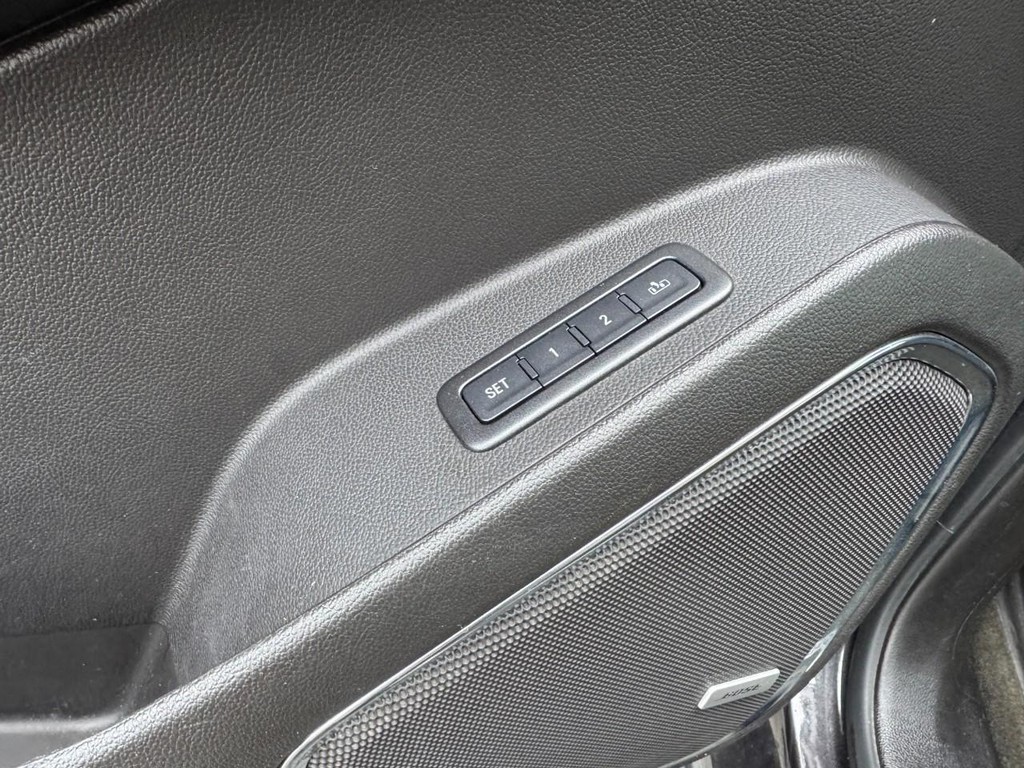 Chevrolet Tahoe Vehicle Full-screen Gallery Image 19