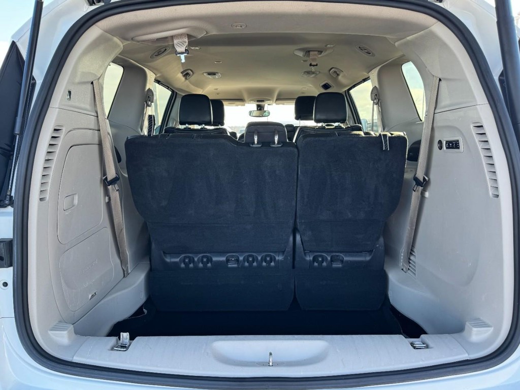 Chrysler Pacifica Vehicle Full-screen Gallery Image 06