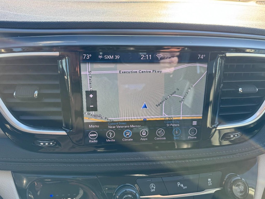 Chrysler Pacifica Vehicle Full-screen Gallery Image 22