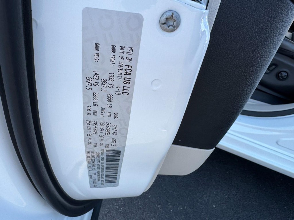 Chrysler Pacifica Vehicle Full-screen Gallery Image 26