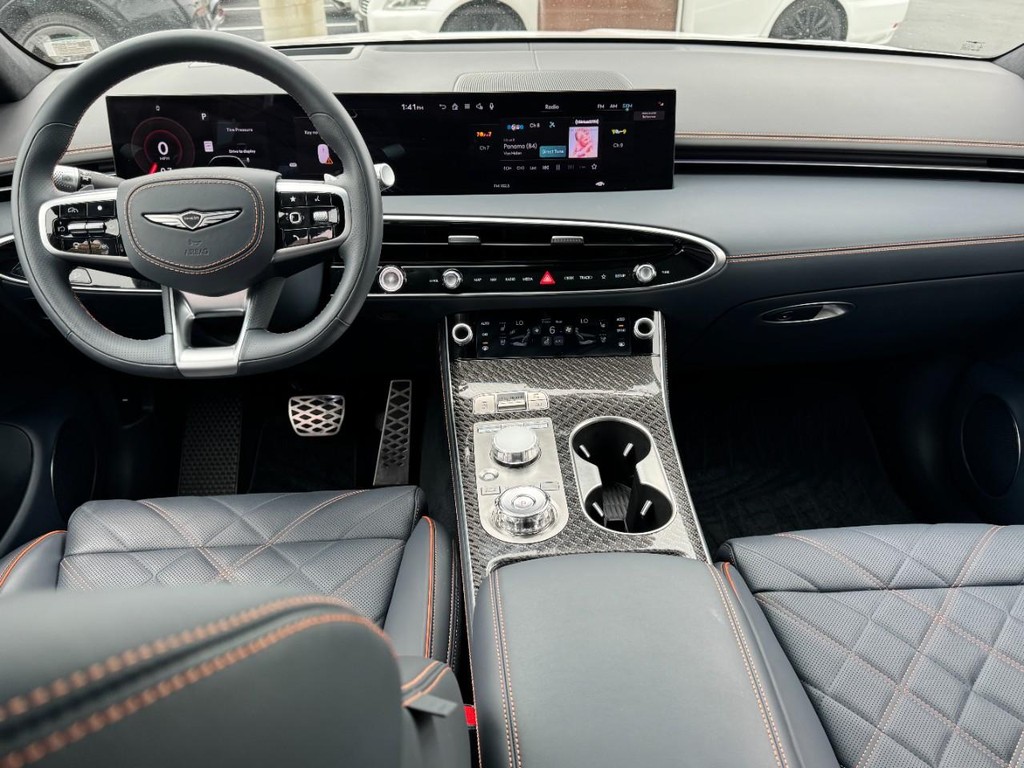 Genesis GV70 Vehicle Full-screen Gallery Image 12