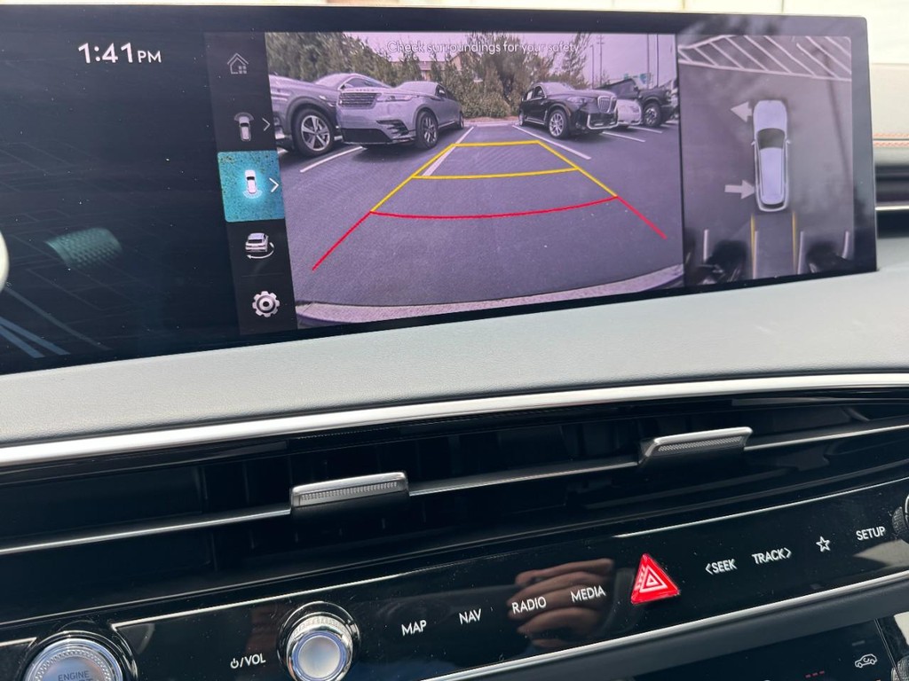 Genesis GV70 Vehicle Full-screen Gallery Image 23