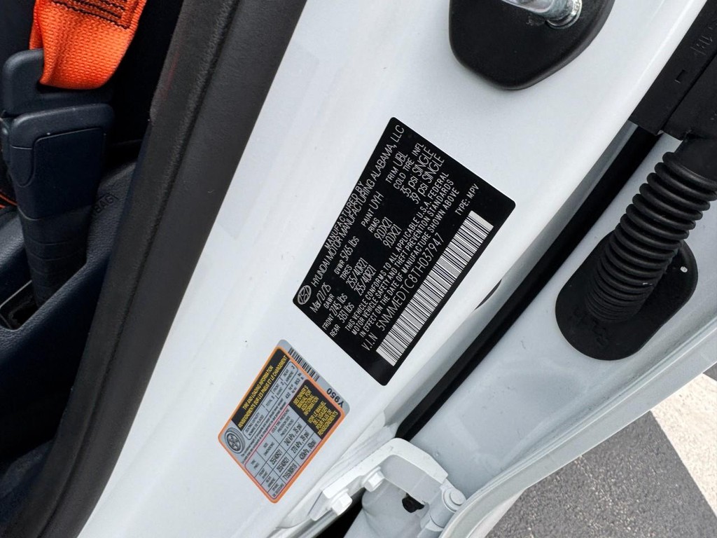 Genesis GV70 Vehicle Full-screen Gallery Image 26