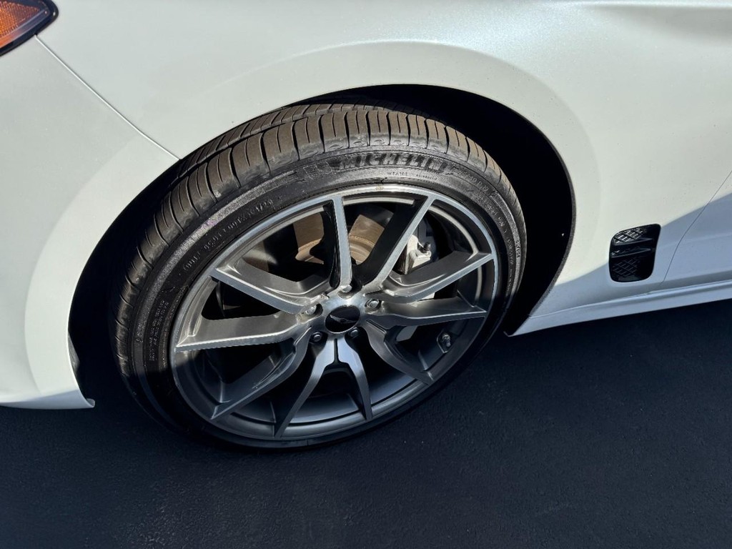 Genesis G70 Vehicle Full-screen Gallery Image 04