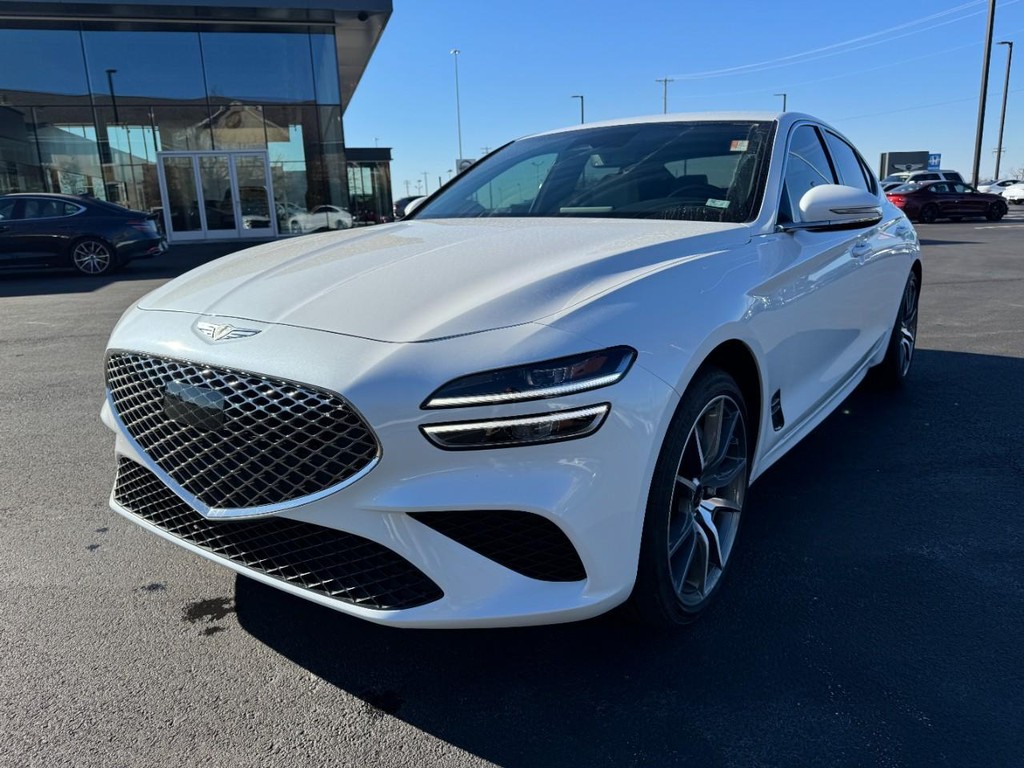 Genesis G70 Vehicle Full-screen Gallery Image 08