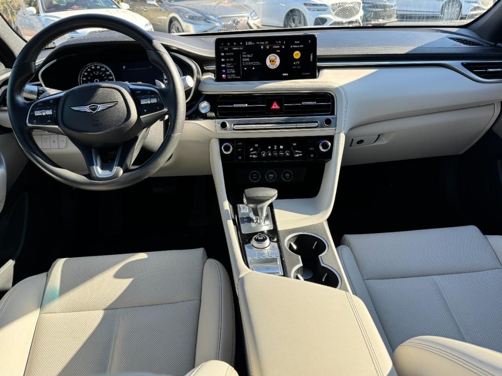 Genesis G70 Vehicle Full-screen Gallery Image 11