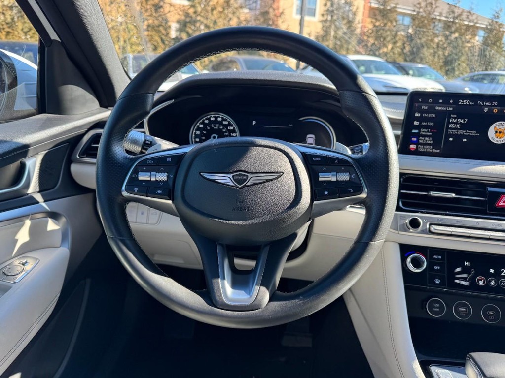 Genesis G70 Vehicle Full-screen Gallery Image 12
