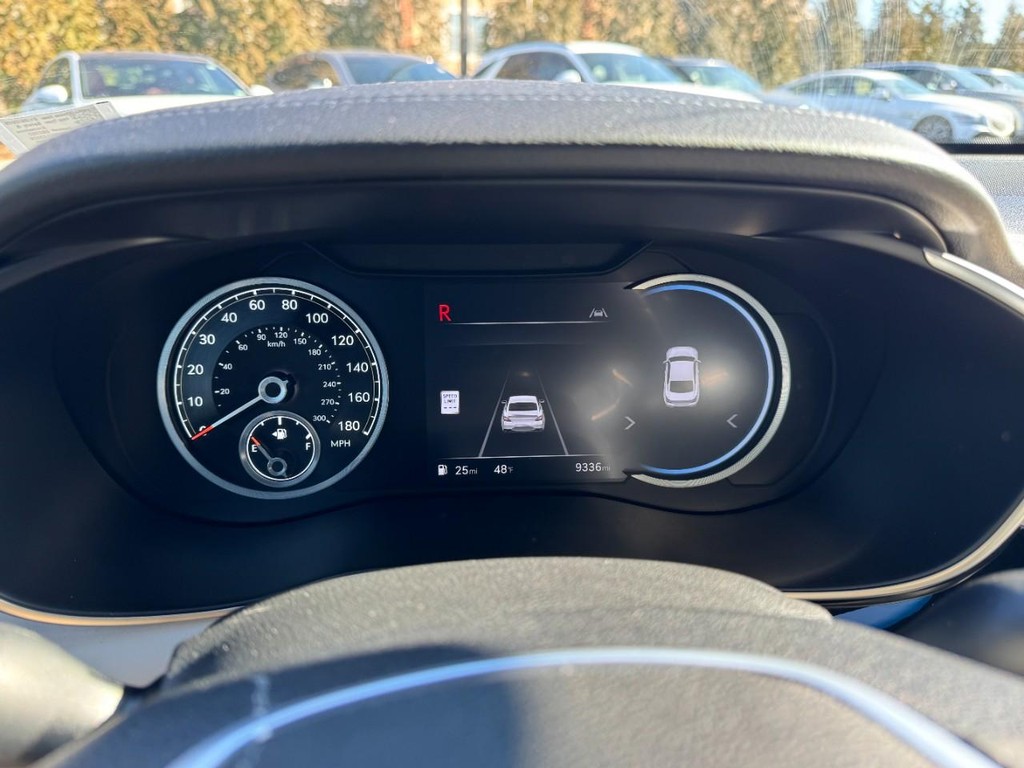 Genesis G70 Vehicle Full-screen Gallery Image 24