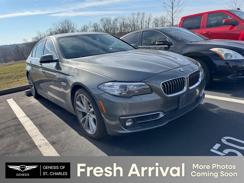 BMW 5 Series Vehicle Full-screen Gallery Image 01