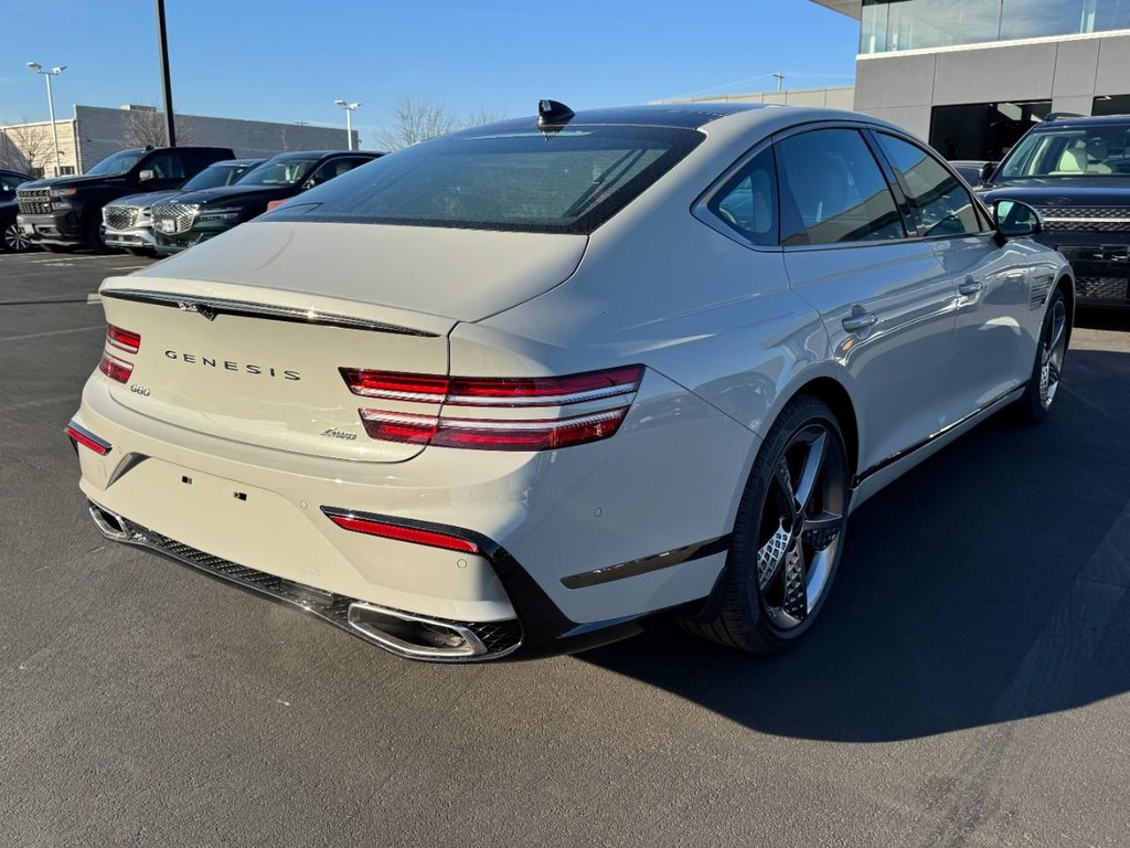 Genesis G80 Vehicle Full-screen Gallery Image 03