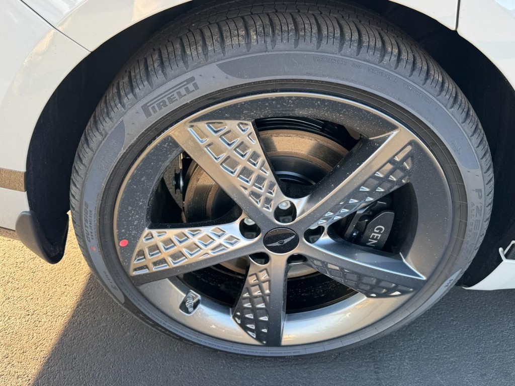 Genesis G80 Vehicle Full-screen Gallery Image 04