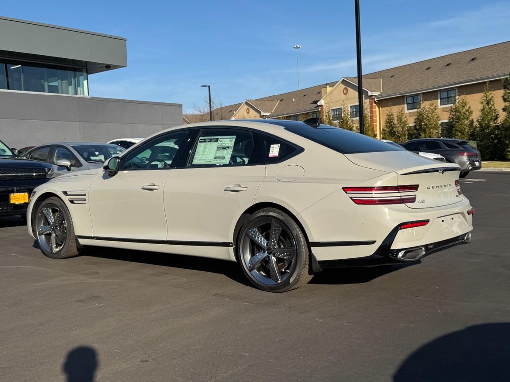 Genesis G80 Vehicle Full-screen Gallery Image 06