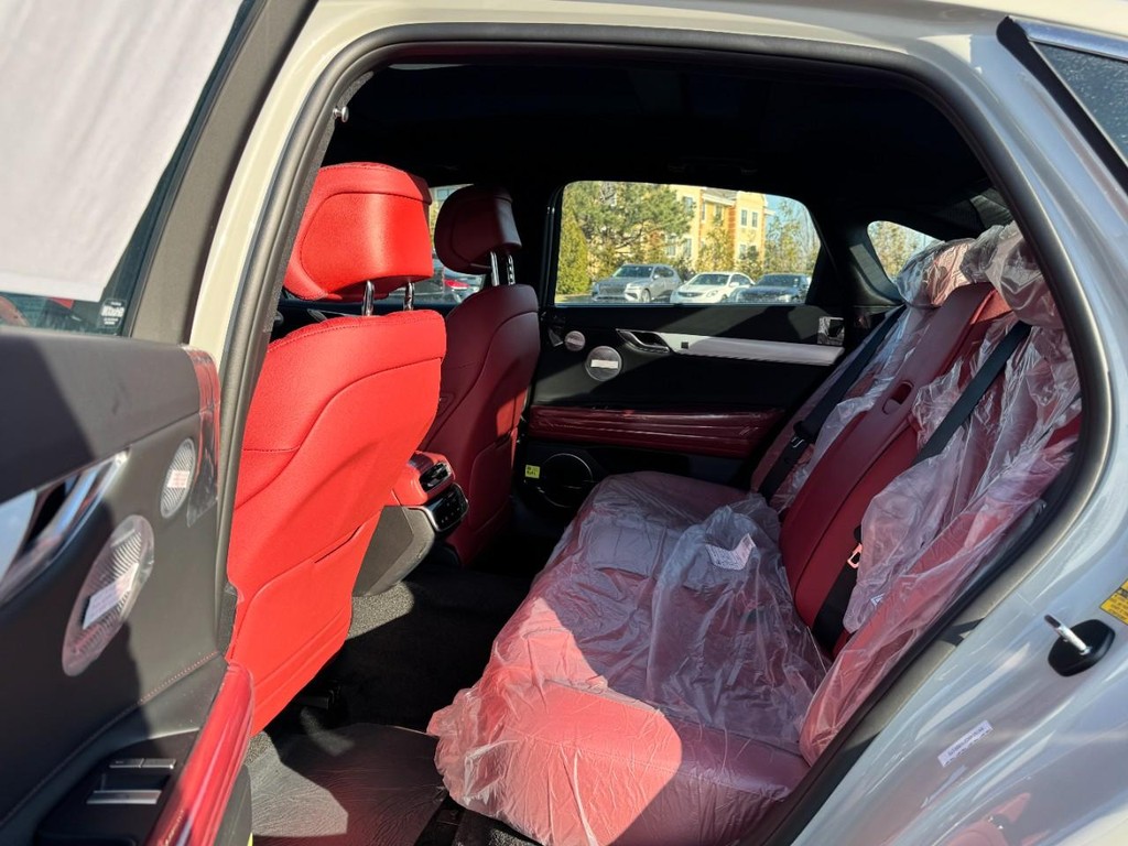 Genesis G80 Vehicle Full-screen Gallery Image 07