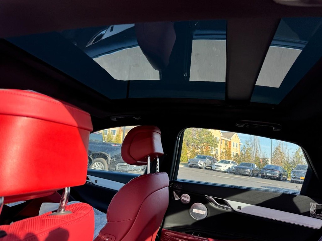 Genesis G80 Vehicle Full-screen Gallery Image 08