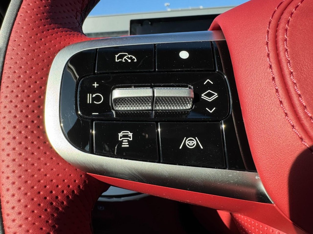 Genesis G80 Vehicle Full-screen Gallery Image 12