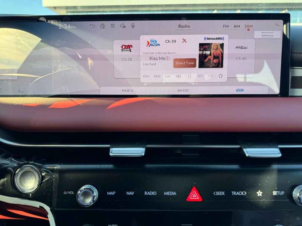 Genesis G80 Vehicle Full-screen Gallery Image 15