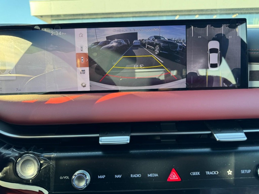 Genesis G80 Vehicle Full-screen Gallery Image 17