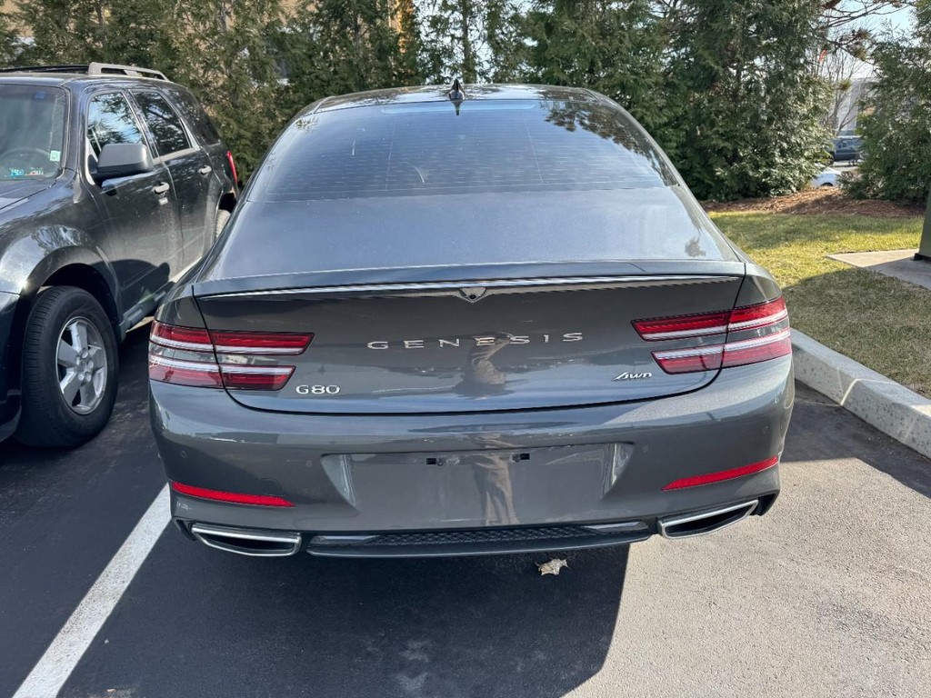 Genesis G80 Vehicle Full-screen Gallery Image 03