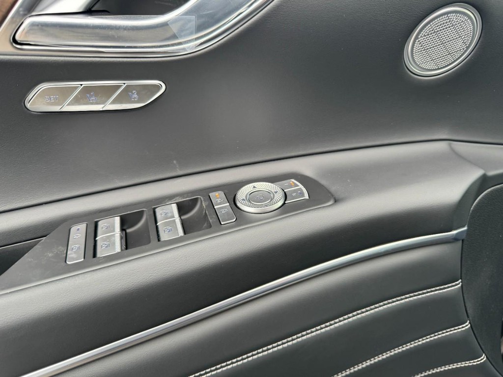 Genesis GV80 Vehicle Full-screen Gallery Image 10