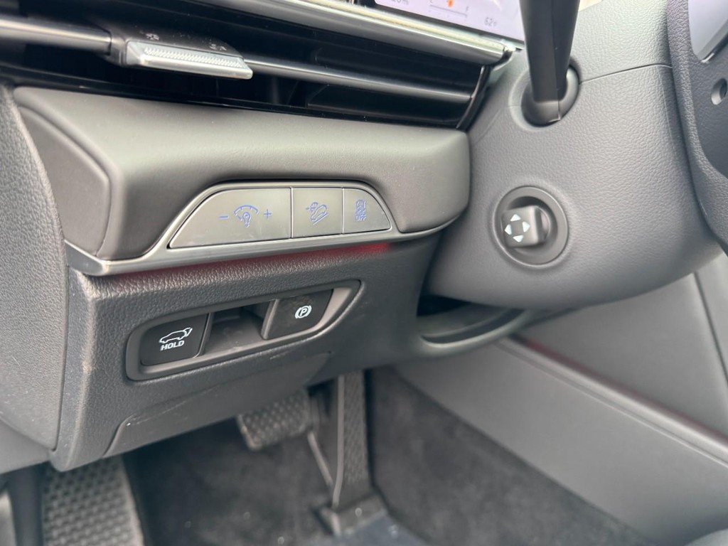 Genesis GV80 Vehicle Full-screen Gallery Image 11