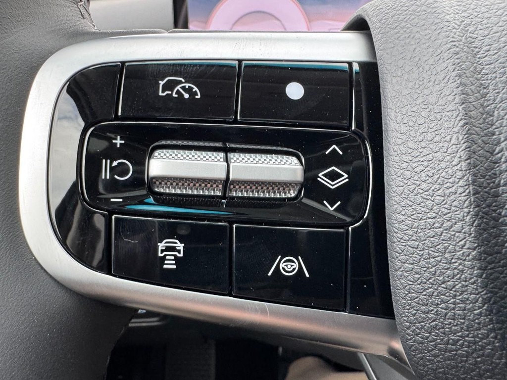Genesis GV80 Vehicle Full-screen Gallery Image 12