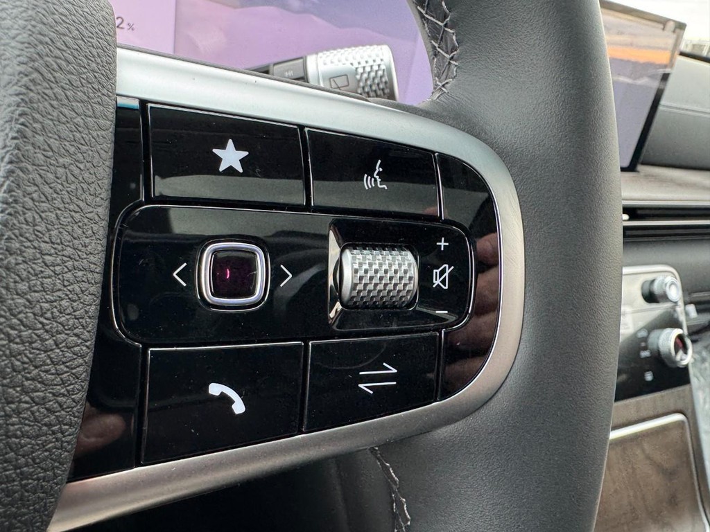 Genesis GV80 Vehicle Full-screen Gallery Image 13