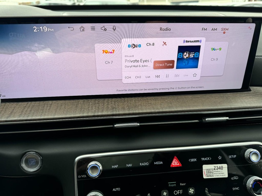 Genesis GV80 Vehicle Full-screen Gallery Image 15