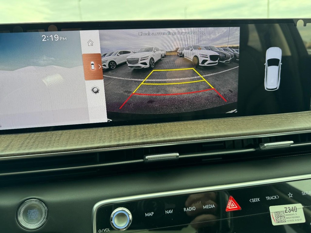 Genesis GV80 Vehicle Full-screen Gallery Image 17