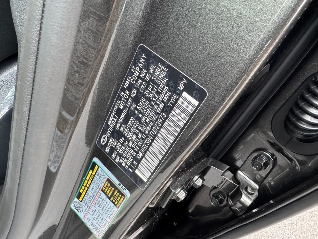 Genesis GV80 Vehicle Full-screen Gallery Image 19