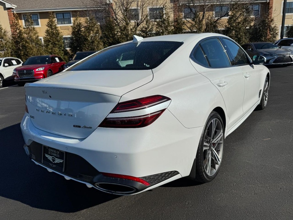 Genesis G70 Vehicle Full-screen Gallery Image 03