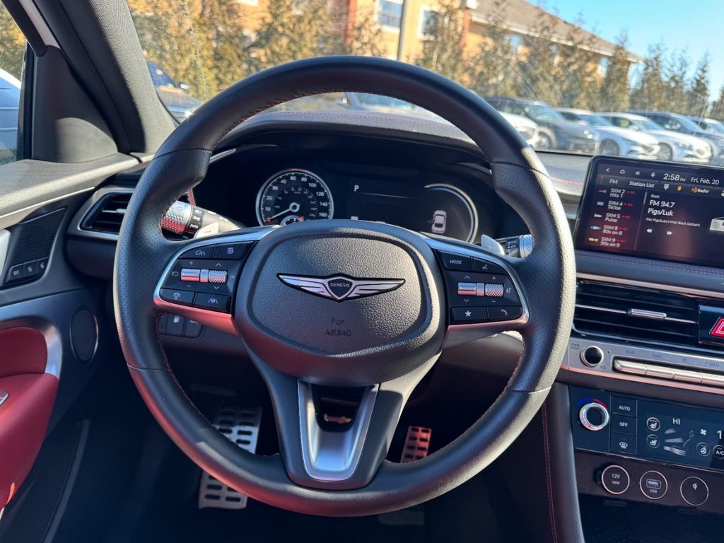 Genesis G70 Vehicle Full-screen Gallery Image 13