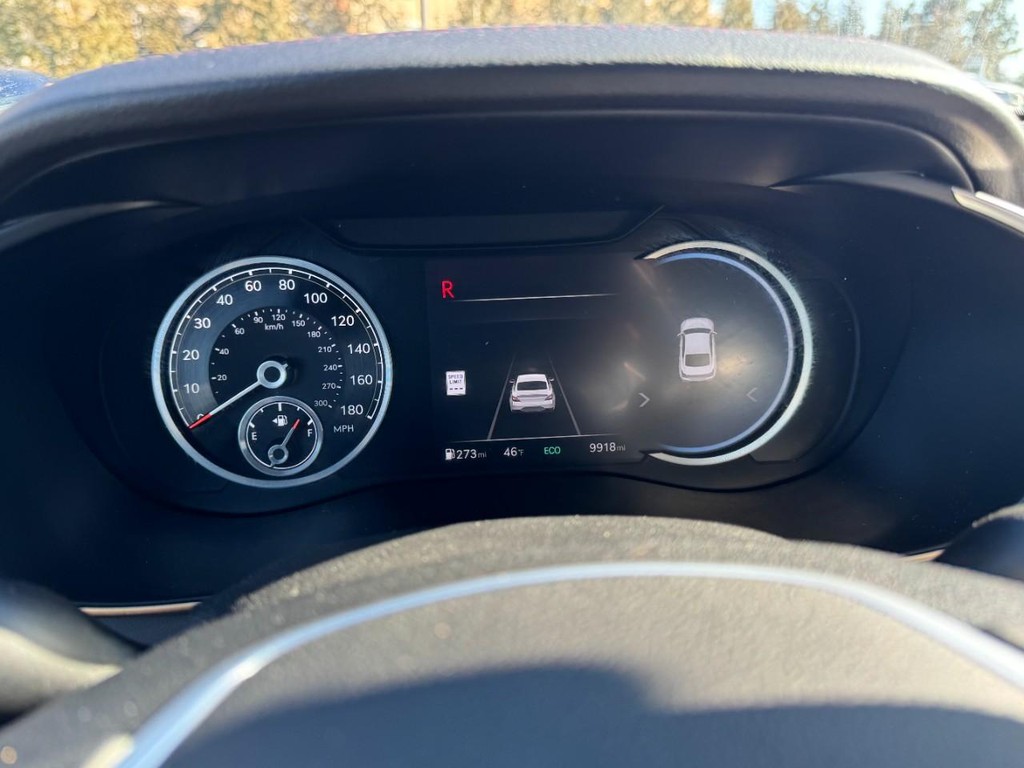 Genesis G70 Vehicle Full-screen Gallery Image 25