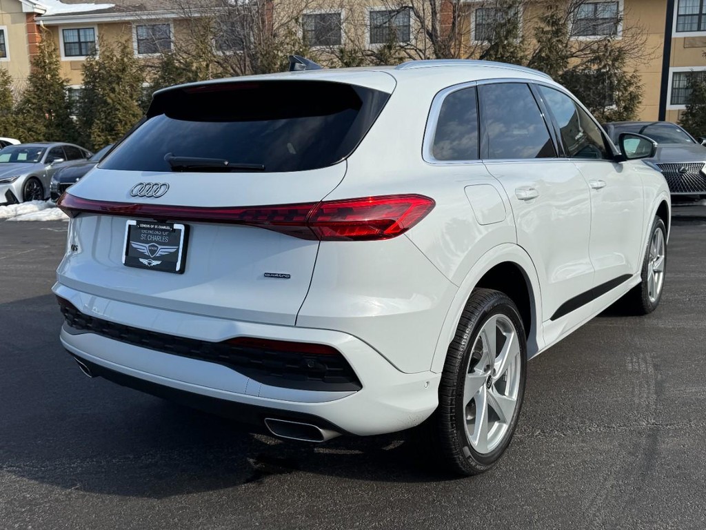 Audi Q5 Vehicle Full-screen Gallery Image 03