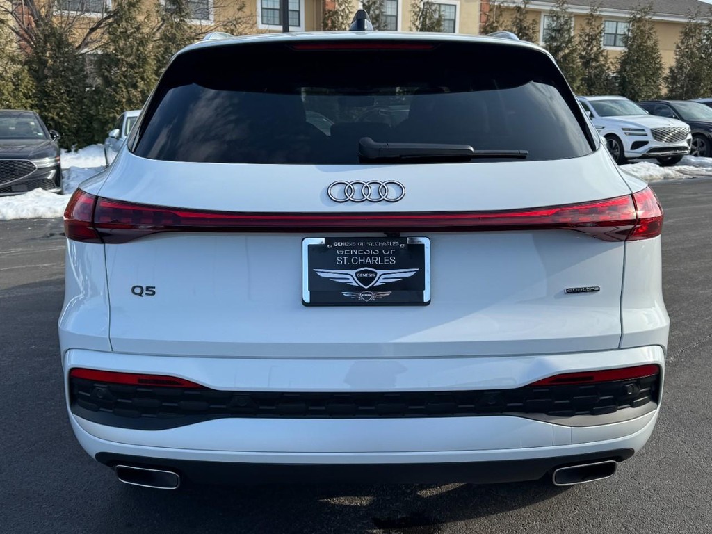 Audi Q5 Vehicle Full-screen Gallery Image 04