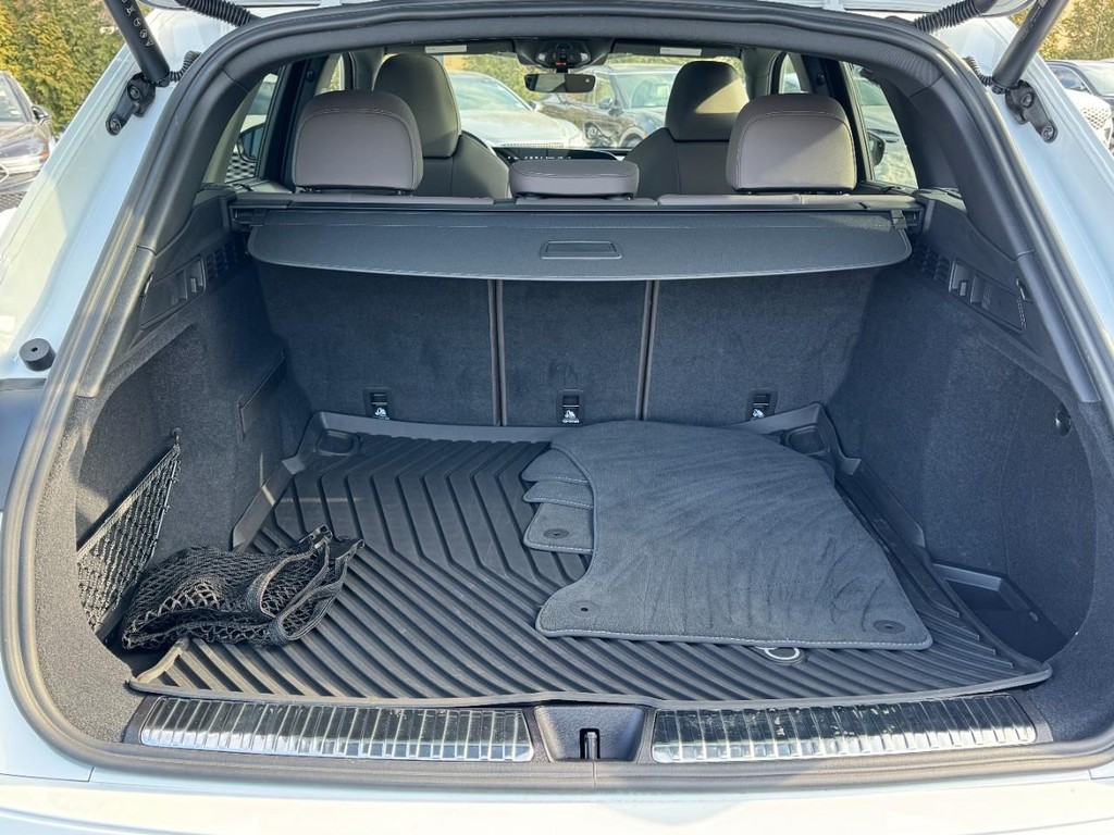 Audi Q5 Vehicle Full-screen Gallery Image 06