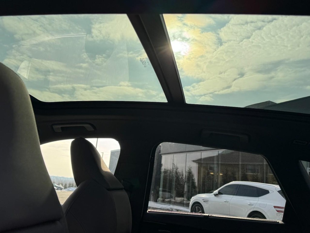 Audi Q5 Vehicle Full-screen Gallery Image 11