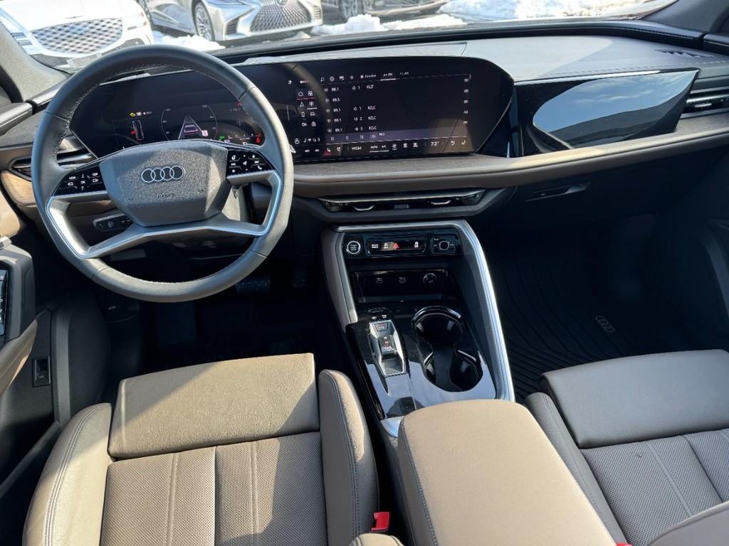 Audi Q5 Vehicle Full-screen Gallery Image 12