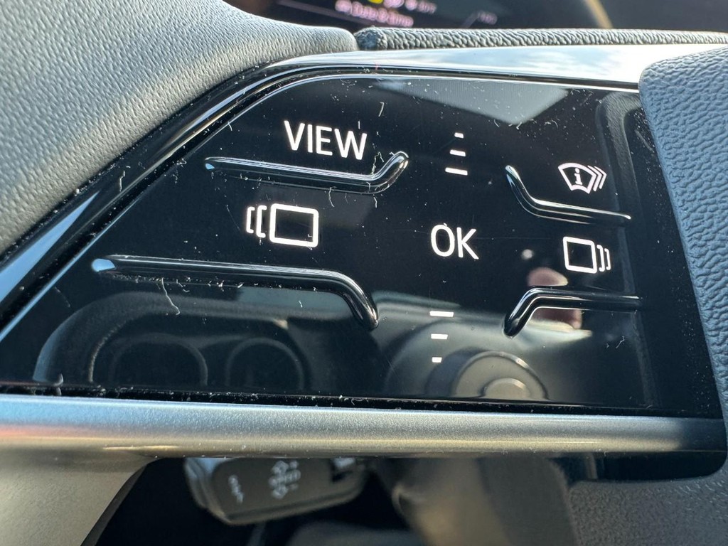 Audi Q5 Vehicle Full-screen Gallery Image 16