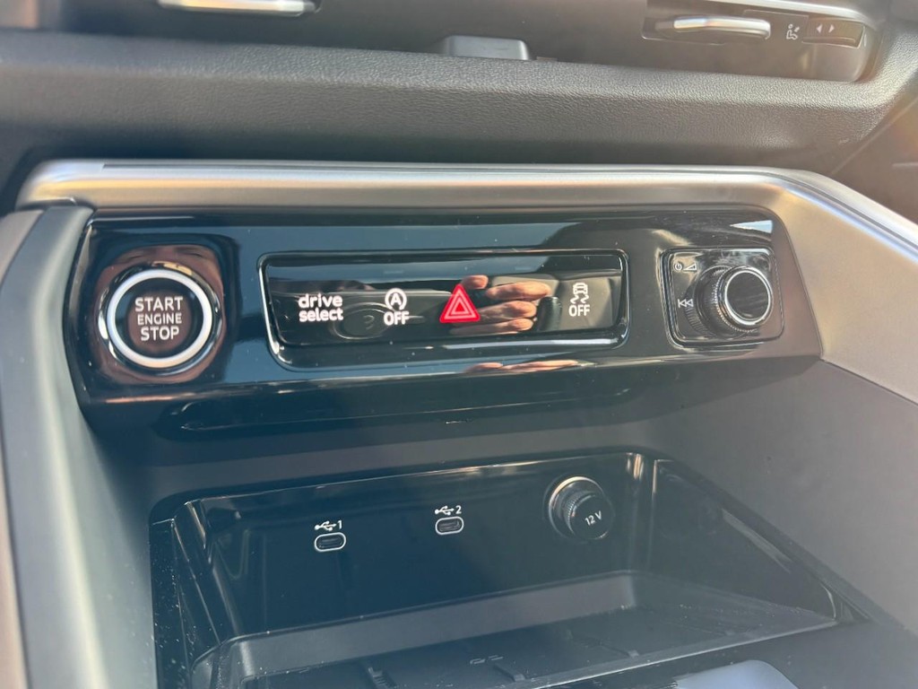 Audi Q5 Vehicle Full-screen Gallery Image 18