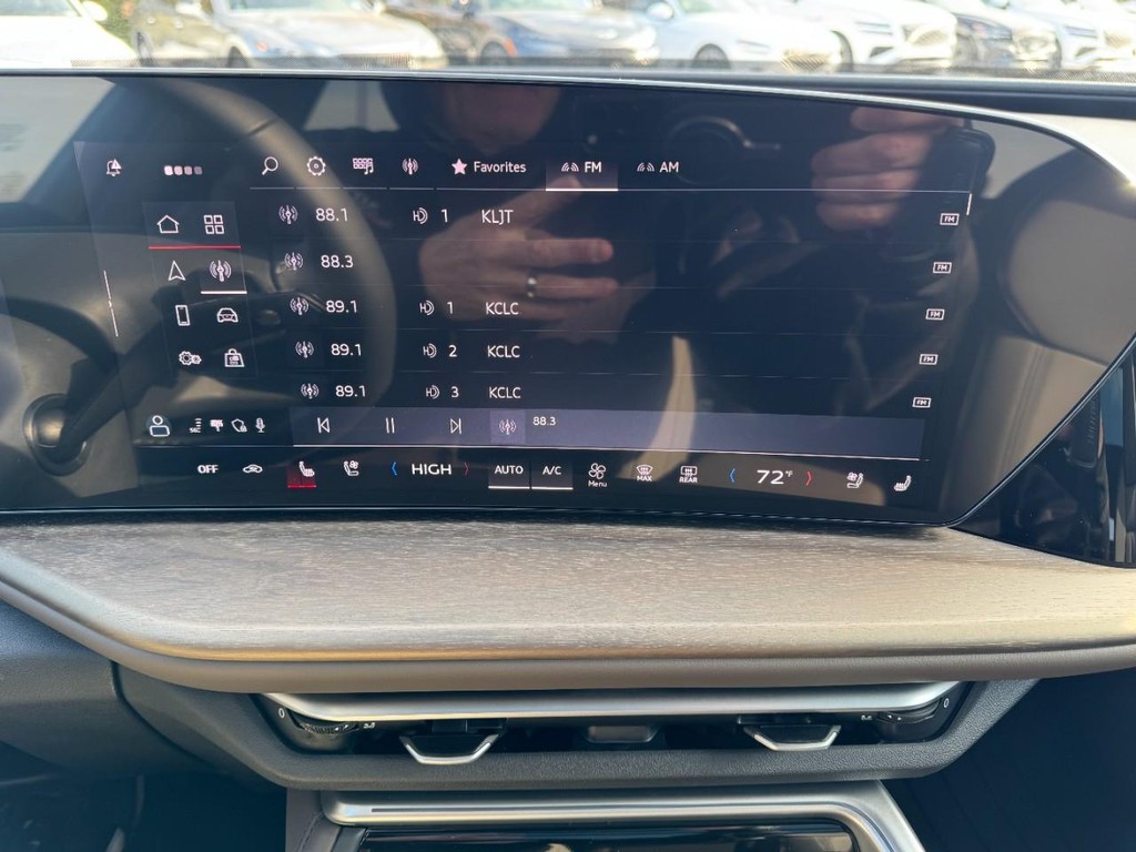 Audi Q5 Vehicle Full-screen Gallery Image 19